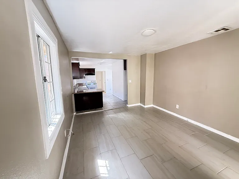532 W 77th St #D — Photo 3