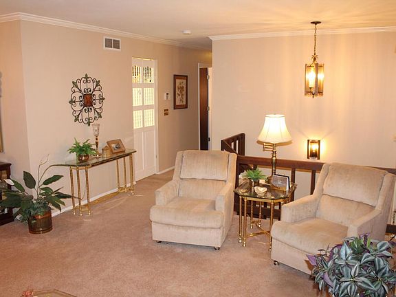 4th image of 785 Woodview Dr