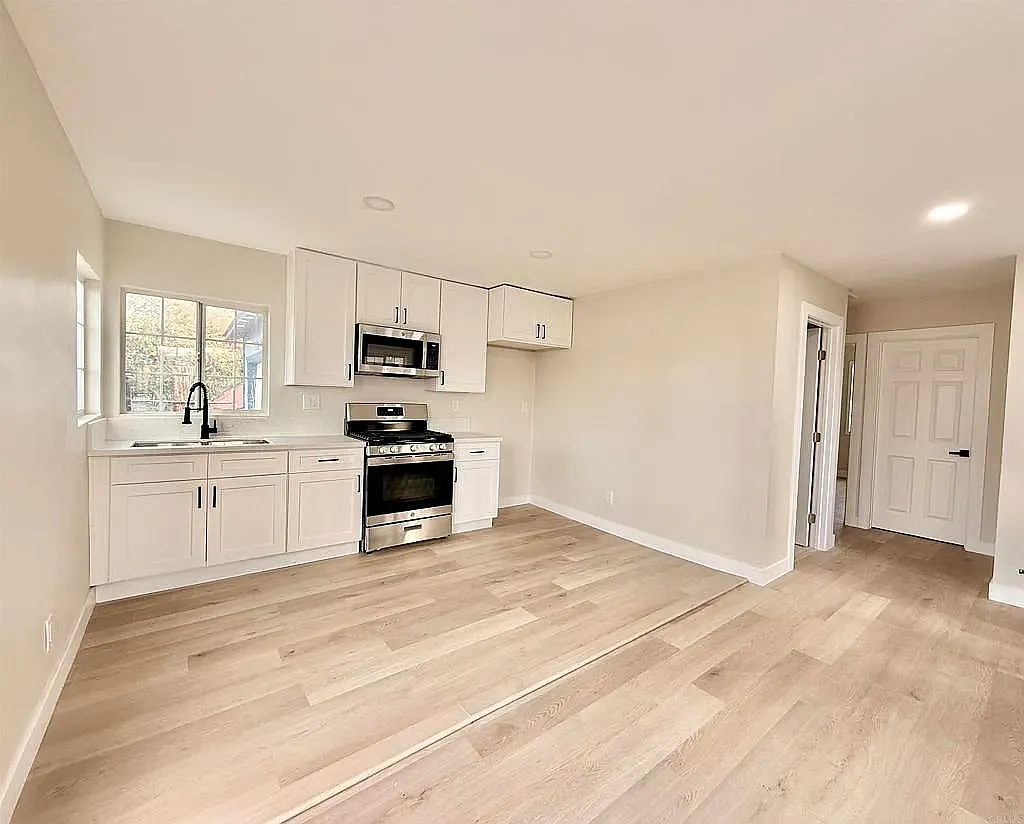 2 bed, 670 sqft, $2,700 — Photo 1