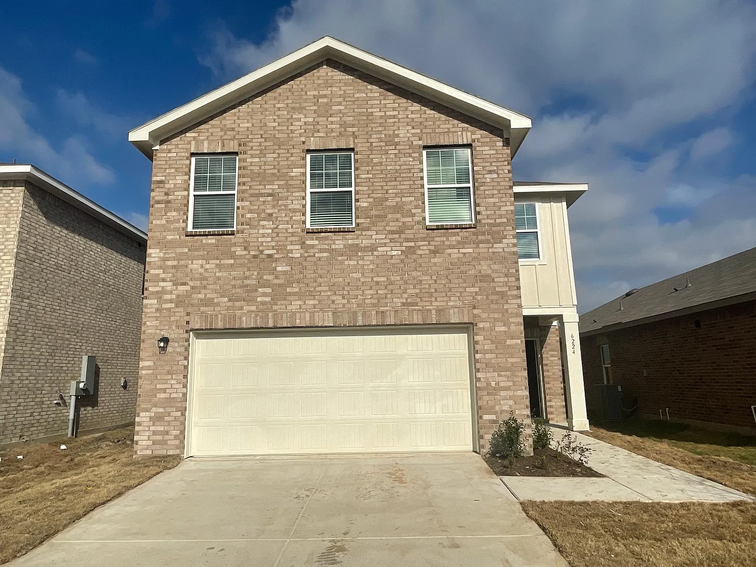 4 bed, 2.5 bath, 2221 sqft, $3,500 — Photo 1