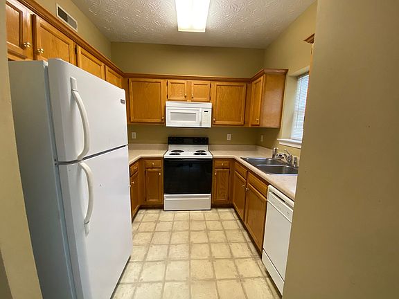 5th image of 102 Old Mill Dr