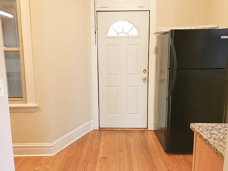 1931 Grove Ave #101 — Photo 4