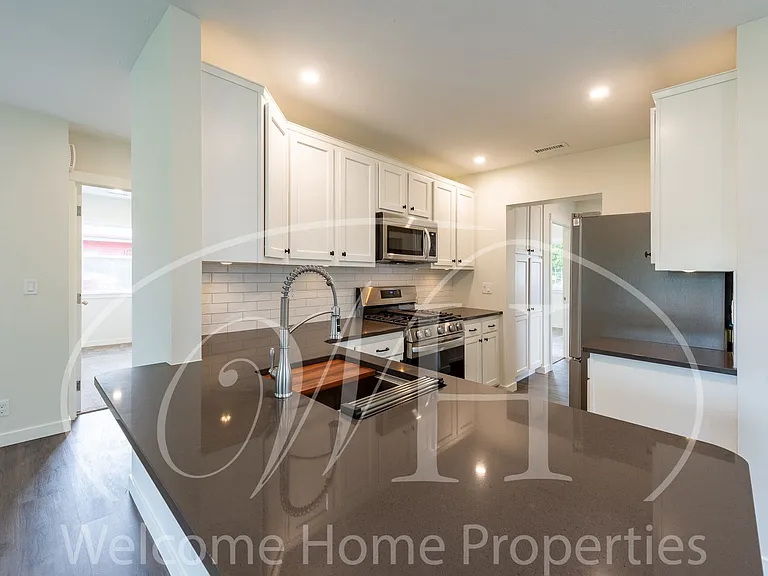 1335 Monroe St — Photo 5