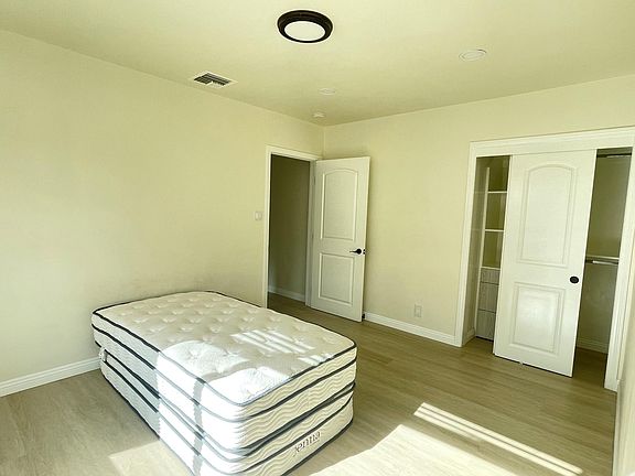 3rd image of 5938 Rosemead Blvd