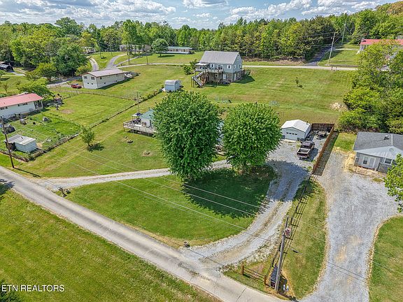 3rd image of 31 Dearstone Dr