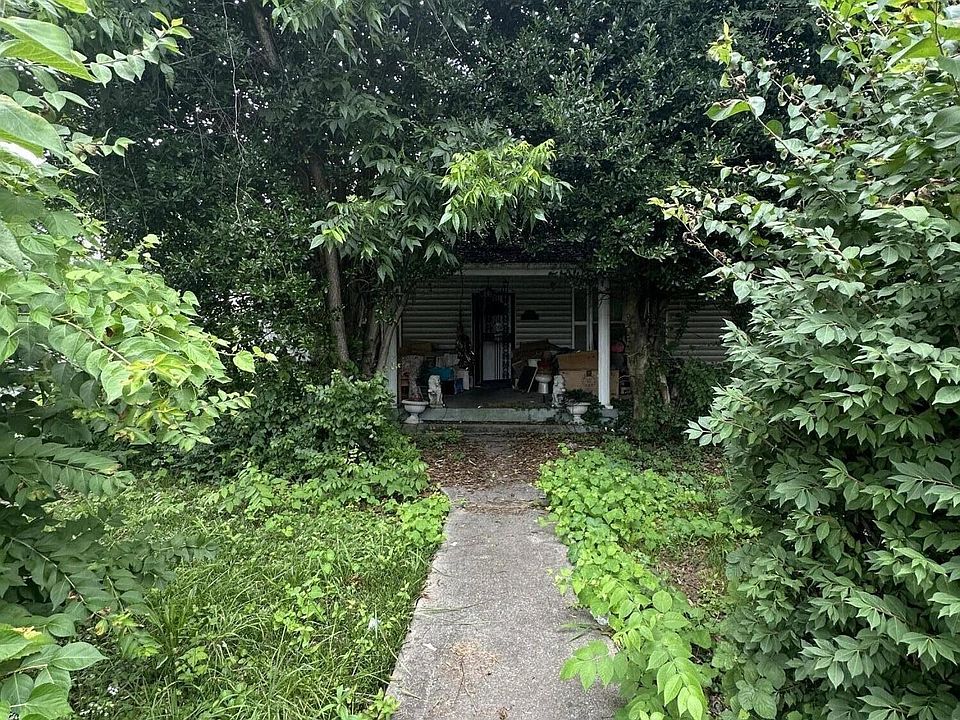 2nd image of 405 E Inskip Dr