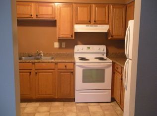 560 Whispering Ln APT 3, Hastings, MN 55033