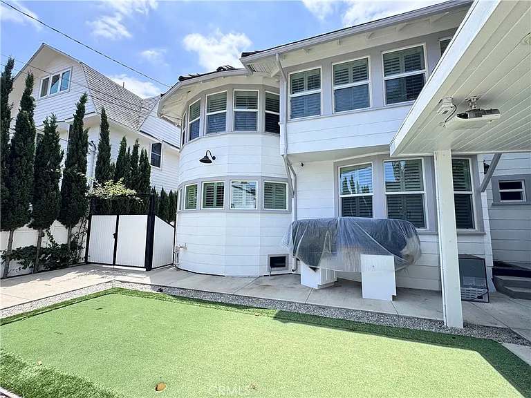 2716 S La Salle Ave — Photo 46