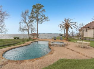 9585 Rancho Dr, Willis, TX 77318