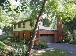 1105 Lindendale Dr, Pittsburgh, PA 15243