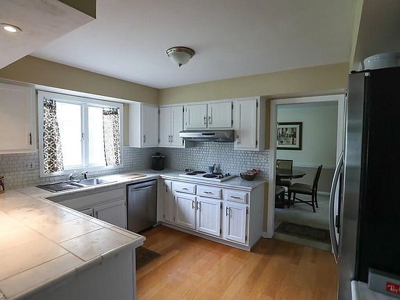 4th image of 488 S Briarcliff Dr