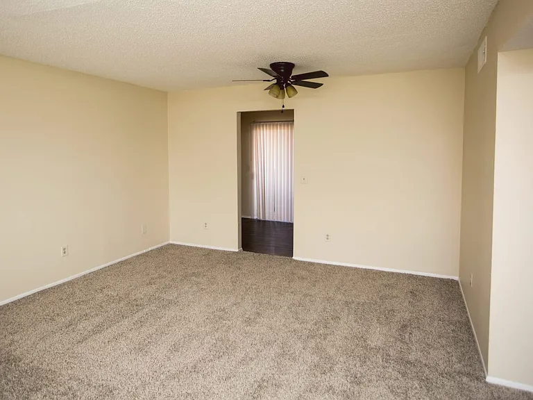Ridgecrest Apartments — Photo 7