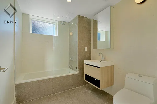 Rented by Pinn Realty | media 10