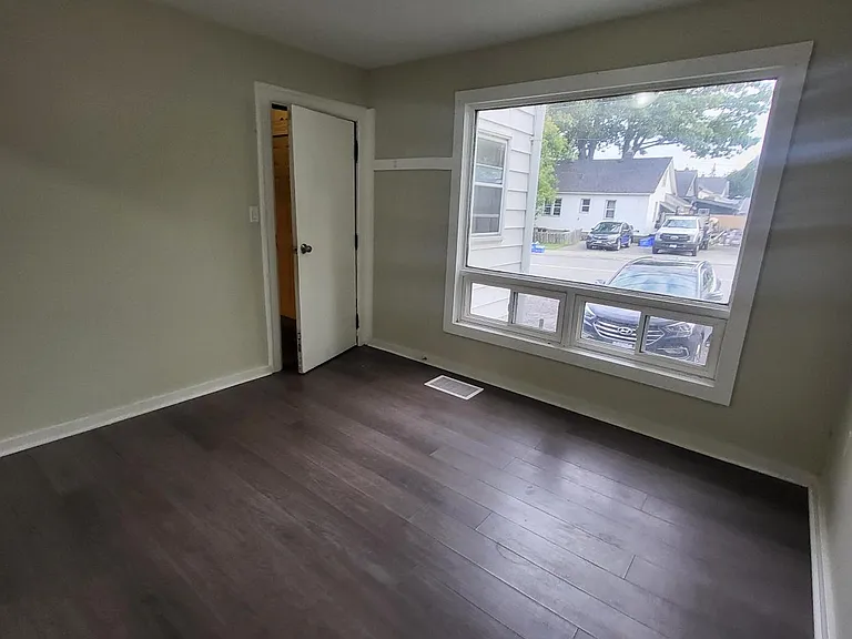 448 Arnley St #1 — Photo 4