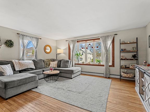 3rd image of 4 Woodland Avenue