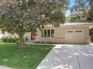 5280 Oakton Ln, Greendale, WI 53129