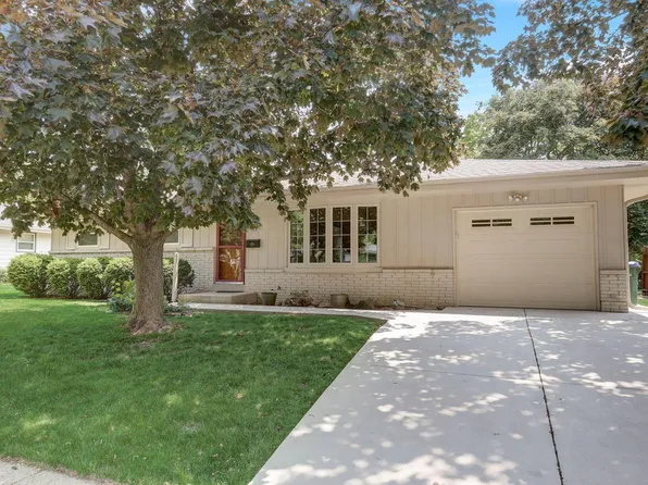 5280 Oakton LANE, Greendale, WI 53129