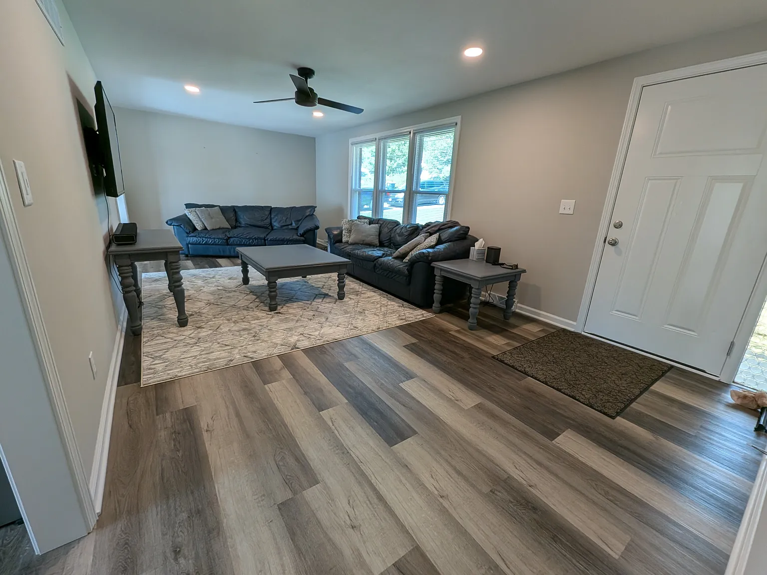 3 bed, 1225 sqft, $2,000 — Photo 3