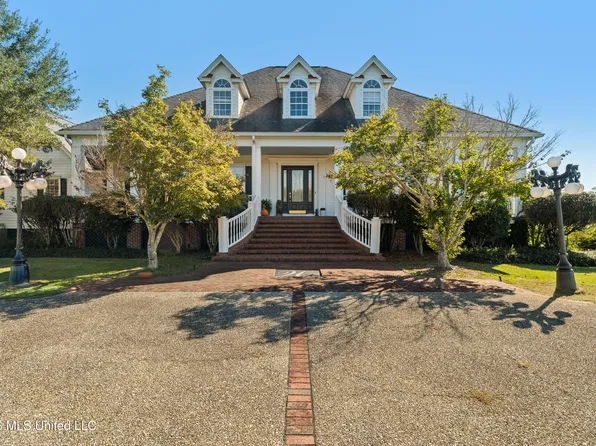 51 Oak Hill Blvd, Collins, MS 39428