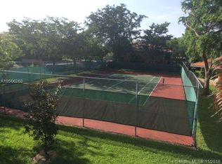 718 NW 103rd Ter, Pembroke Pines, FL 33026