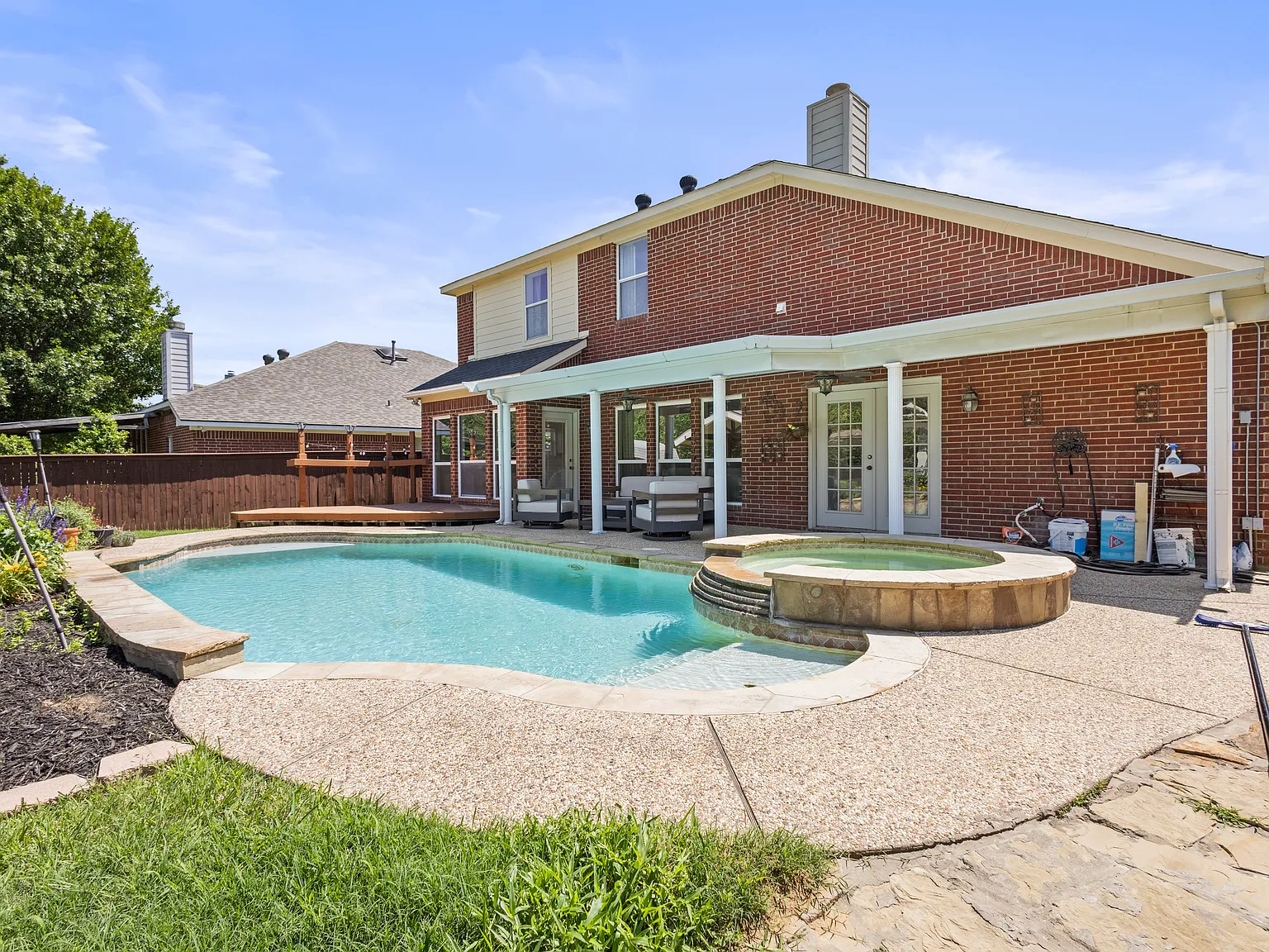 4 bed, 2.5 bath, 2450 sqft, $6,000 — Photo 3
