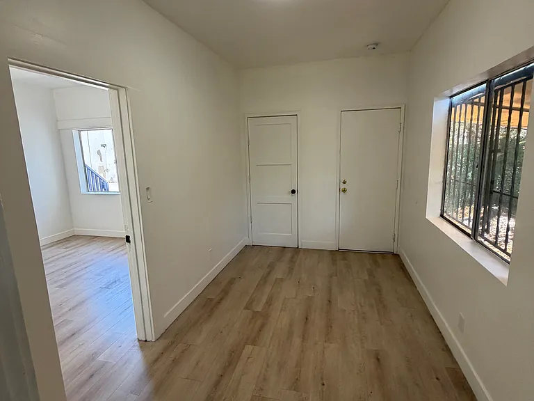 2139 Venice Blvd — Photo 4