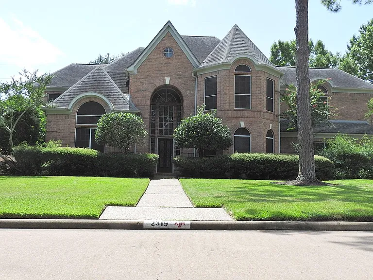 2319 Amber Springs Dr — Photo 3