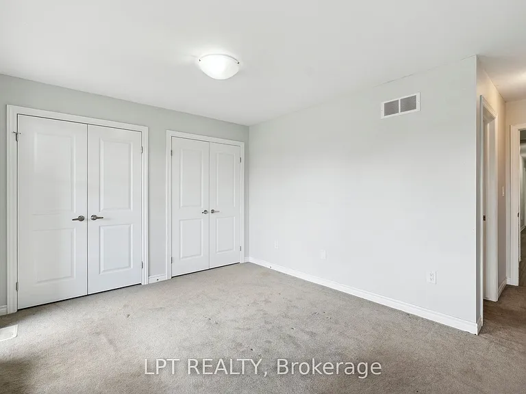 217 Louise St — Photo 16