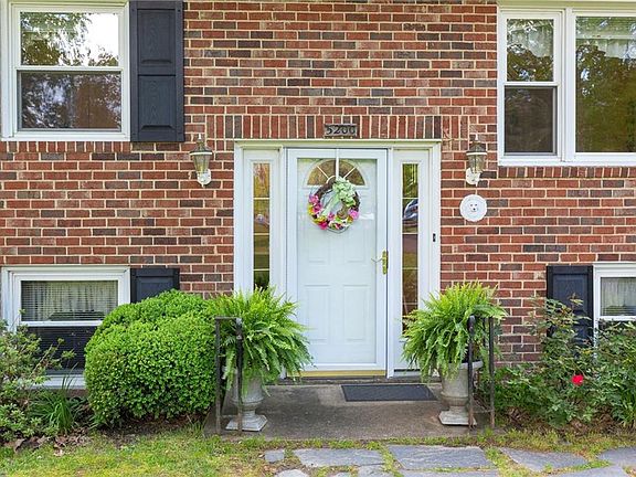 3rd image of 5200 Pineland Ct