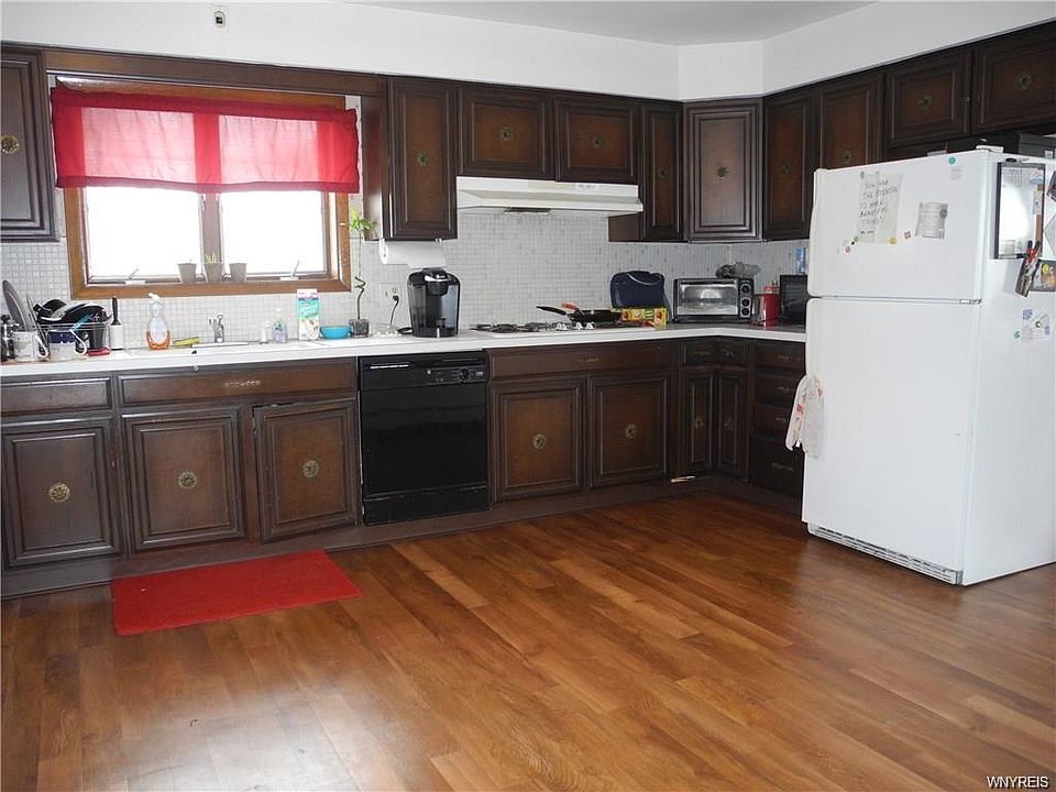 1st image of 3640 Broadway St
