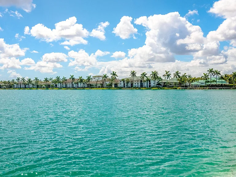 Palm Trace Landings Apartments — Photo 32