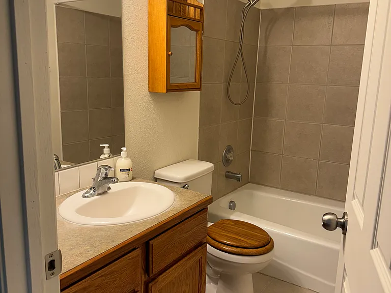 462 Meadowbrook Dr — Photo 3