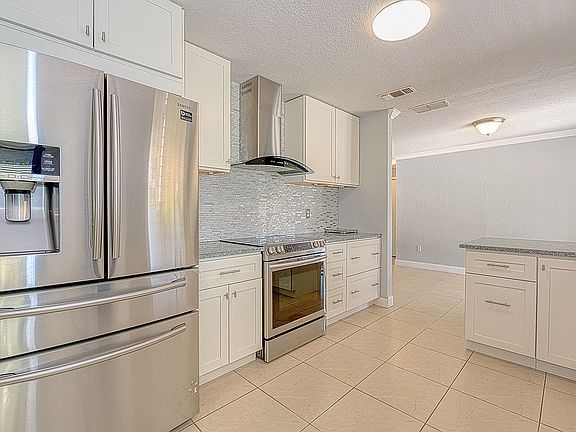 2nd image of 530 12th St NE