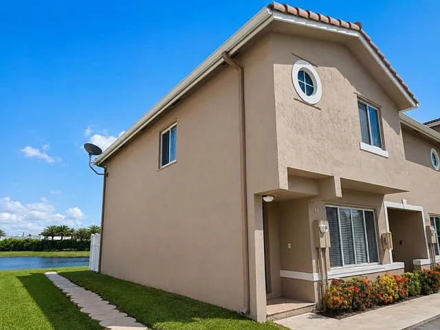 180 Riviera Cir #30-5
