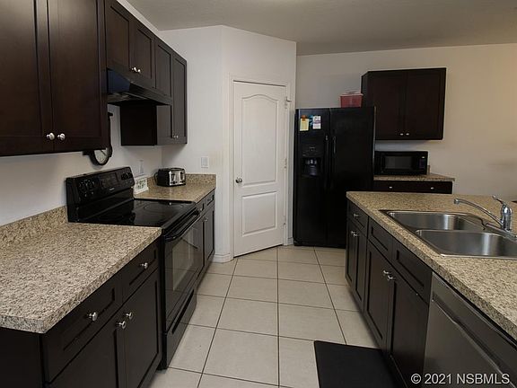 4th image of 414 Pink Coral Ln
