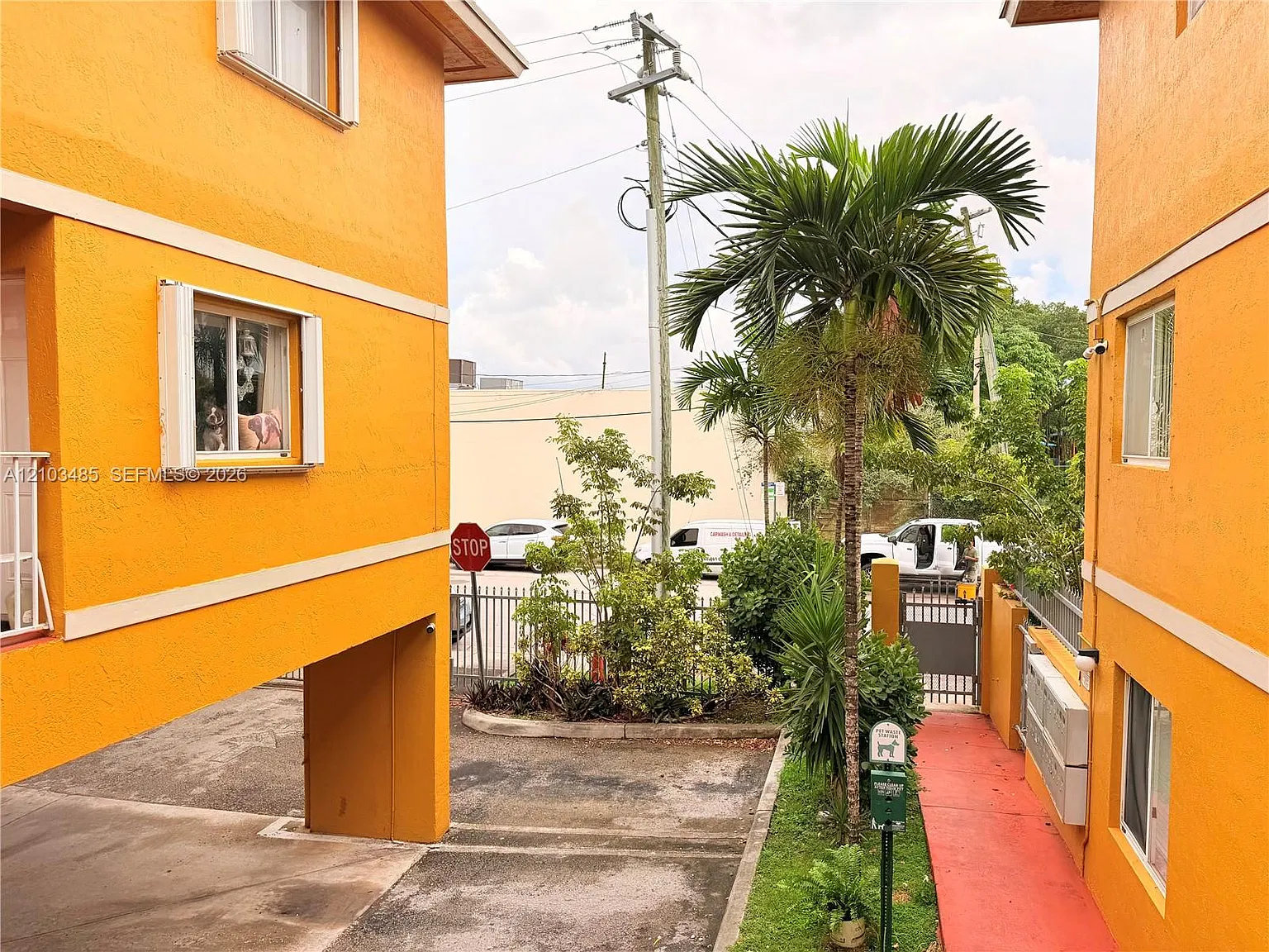 Las Terrazas Condo — Photo 4