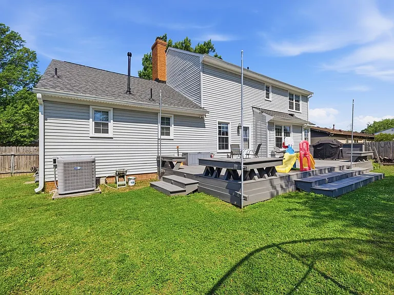 368 Gainsborough Rd — Photo 37