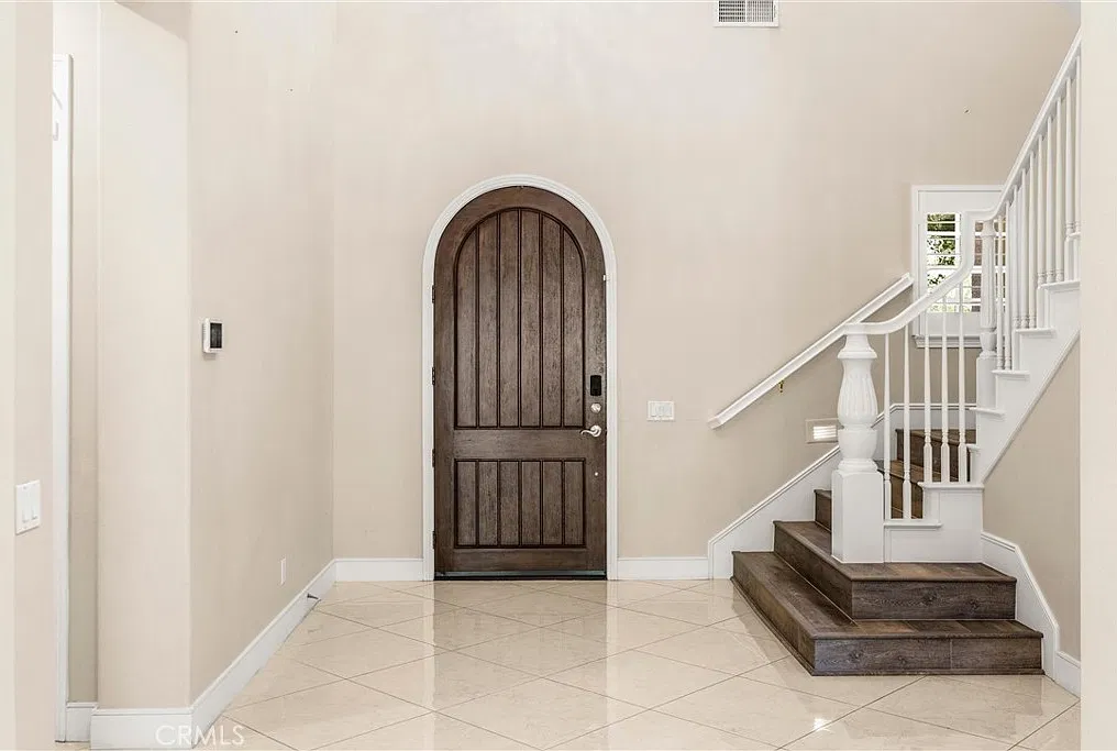 5 bed, 5.5 bath, 5315 sqft, $7,800 — Photo 3