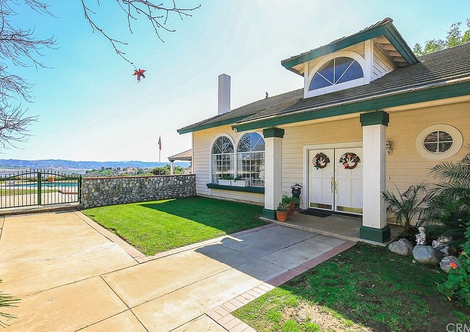 1st image of 948 Regal Canyon Dr