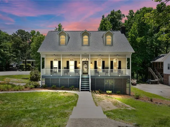 1544 Chimney Rock Dr, Kernersville, NC 27284