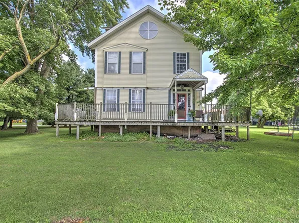 114 Bodman St, Milmine, IL 61855