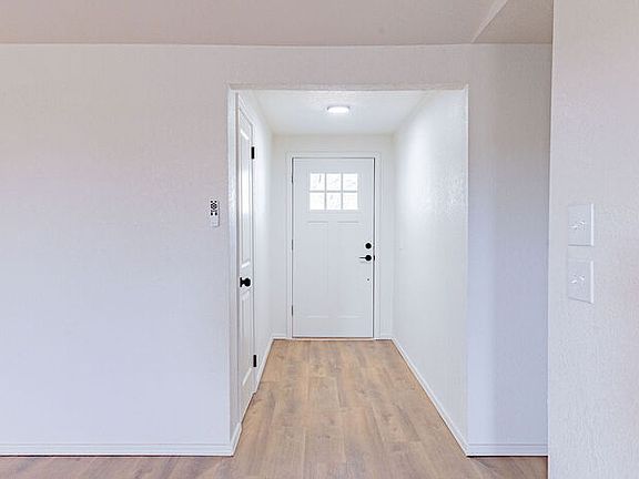 4th image of 600 SE 38th St
