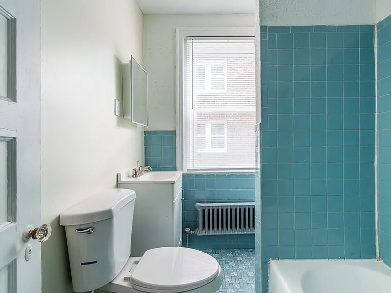 Stonehurst Apartments — Photo 4