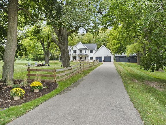 2nd image of 2257 Dyreson Road
