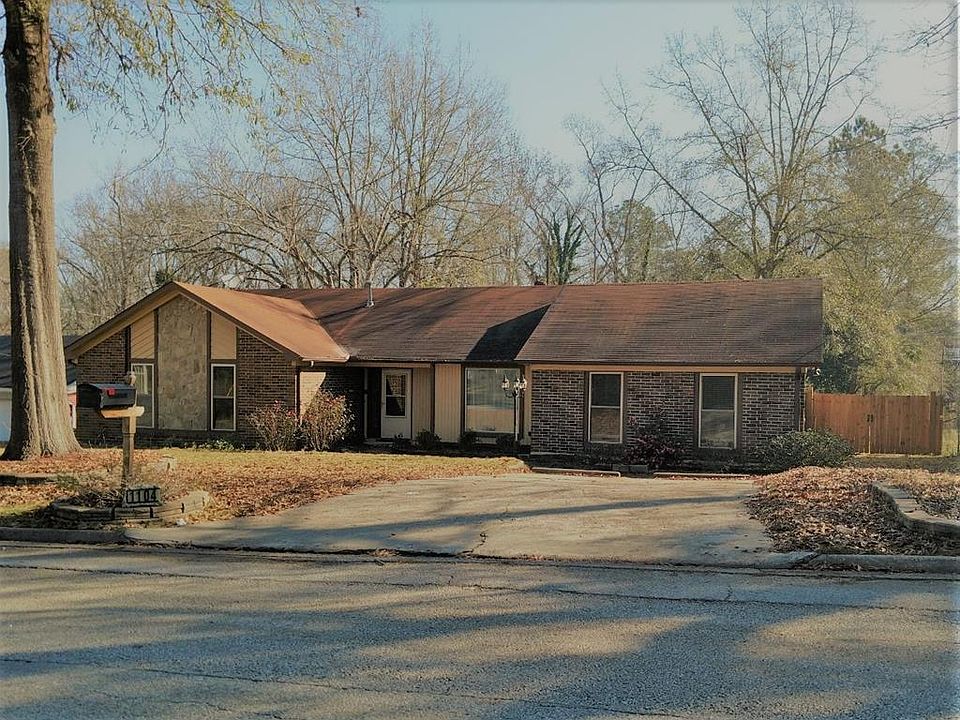 1st image of 1104 Brookwood Dr