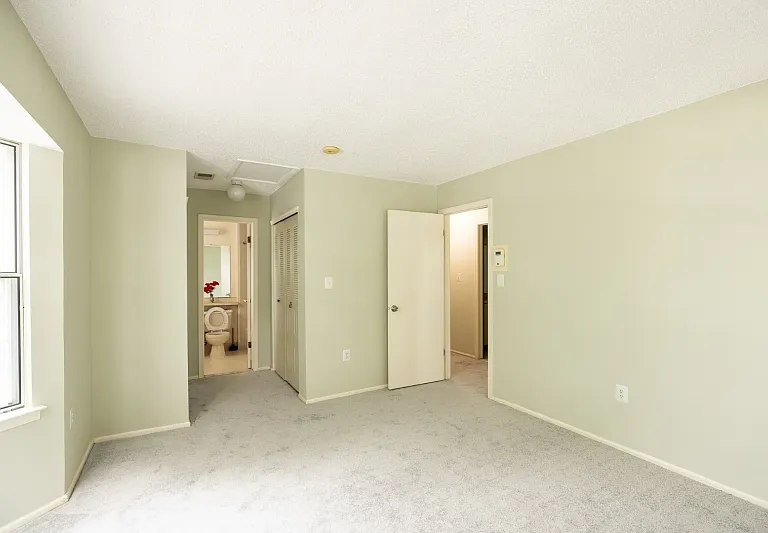 361 Hadleigh Ln — Photo 18