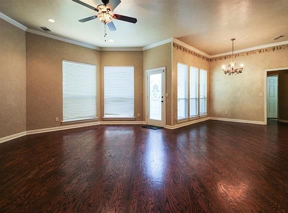 4th image of 1904 Barclay Pl