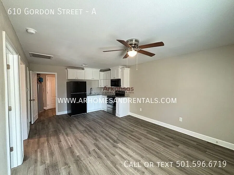 $500 Deposit! Move-In Special! ~ 610 Gordon St - Unit A | 2 Bedrooms | 1 Bathroom — Photo 2