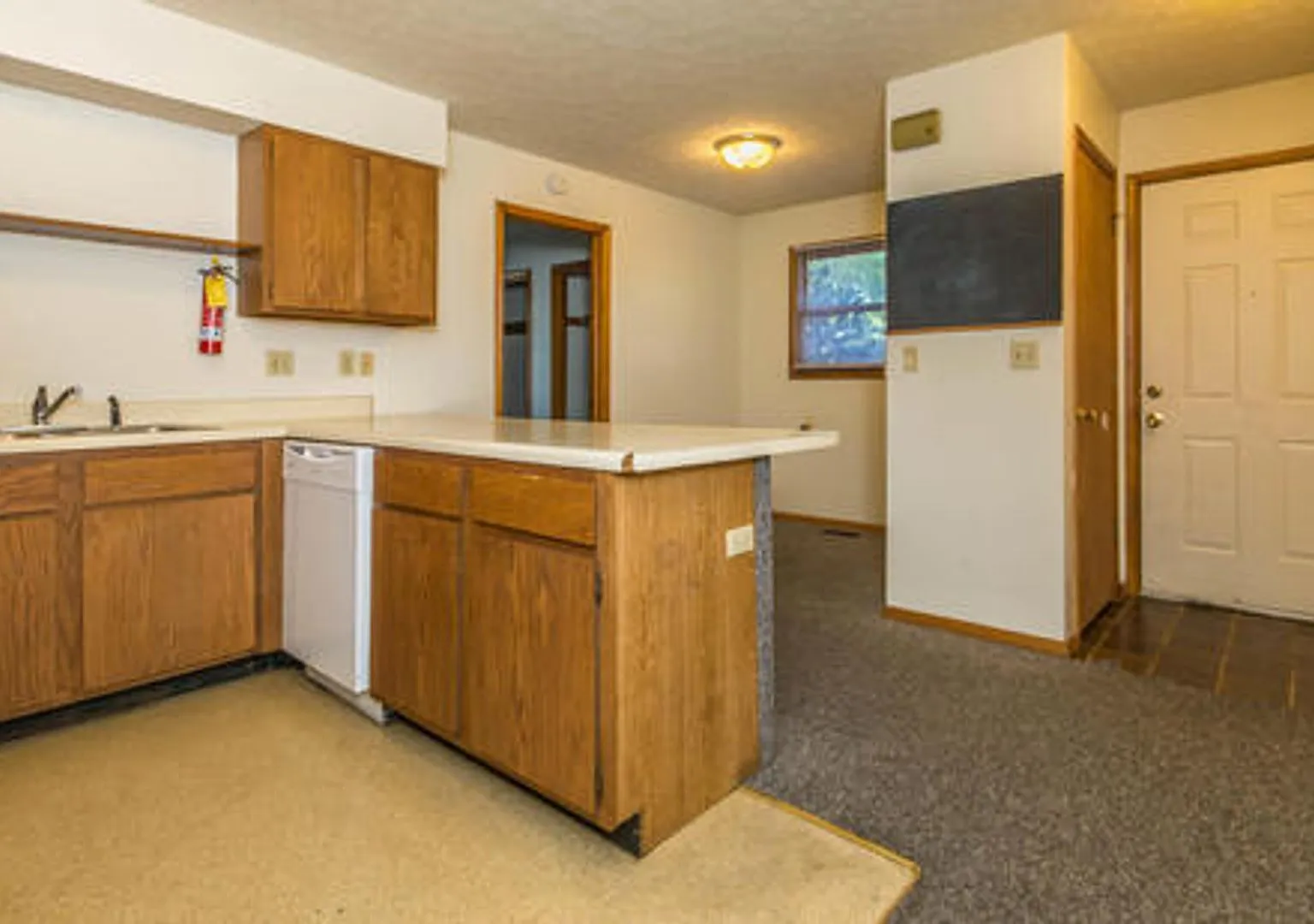 525 Henderson Crossing - Half Off Admin Fees & $350 Gift Card! — Photo 4