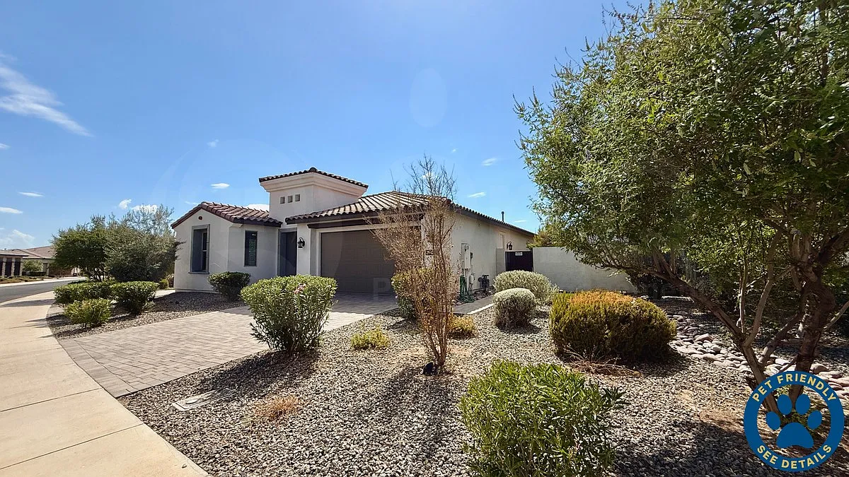 3 bed, 2.5 bath, 2045 sqft, $3,000 — Photo 1